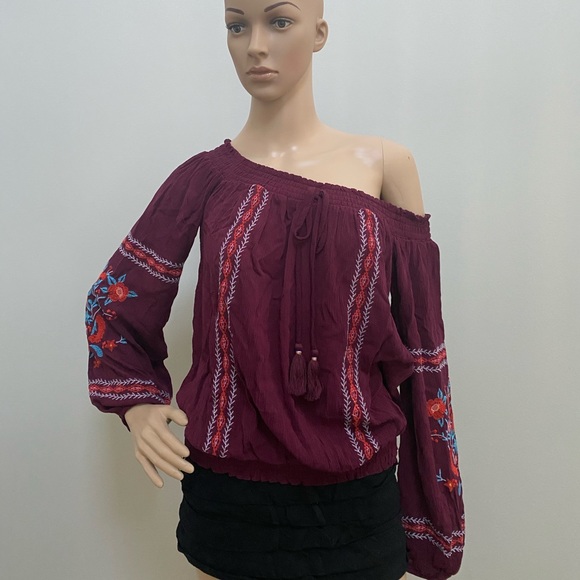 Off Shoulder-Long Sleeve - Picture 2 of 4